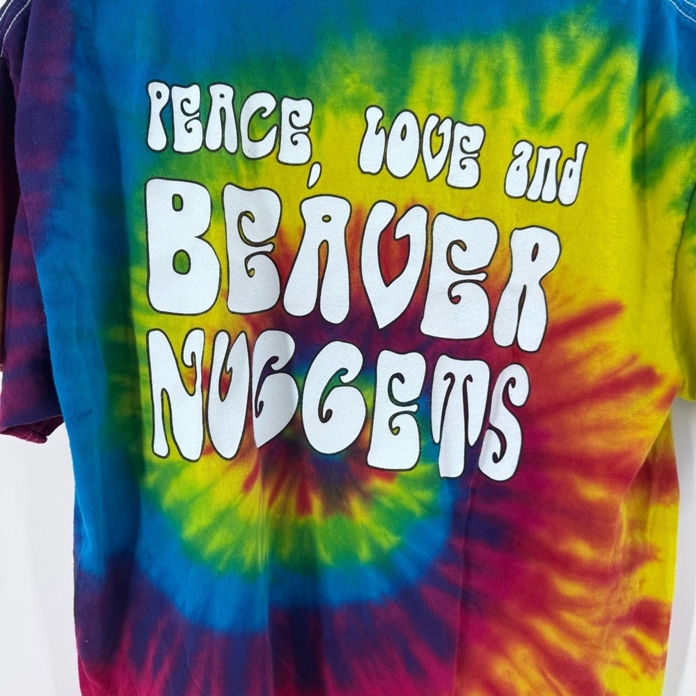 Bucee’s Tie Dye Peace , love and beaver nuggets shortsleeve shirt - Picture 4 of 6